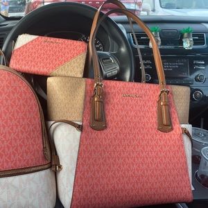 Michael kors purse and wallet. Have tags.